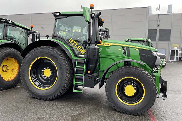 720x480 JD 6R250.jpg